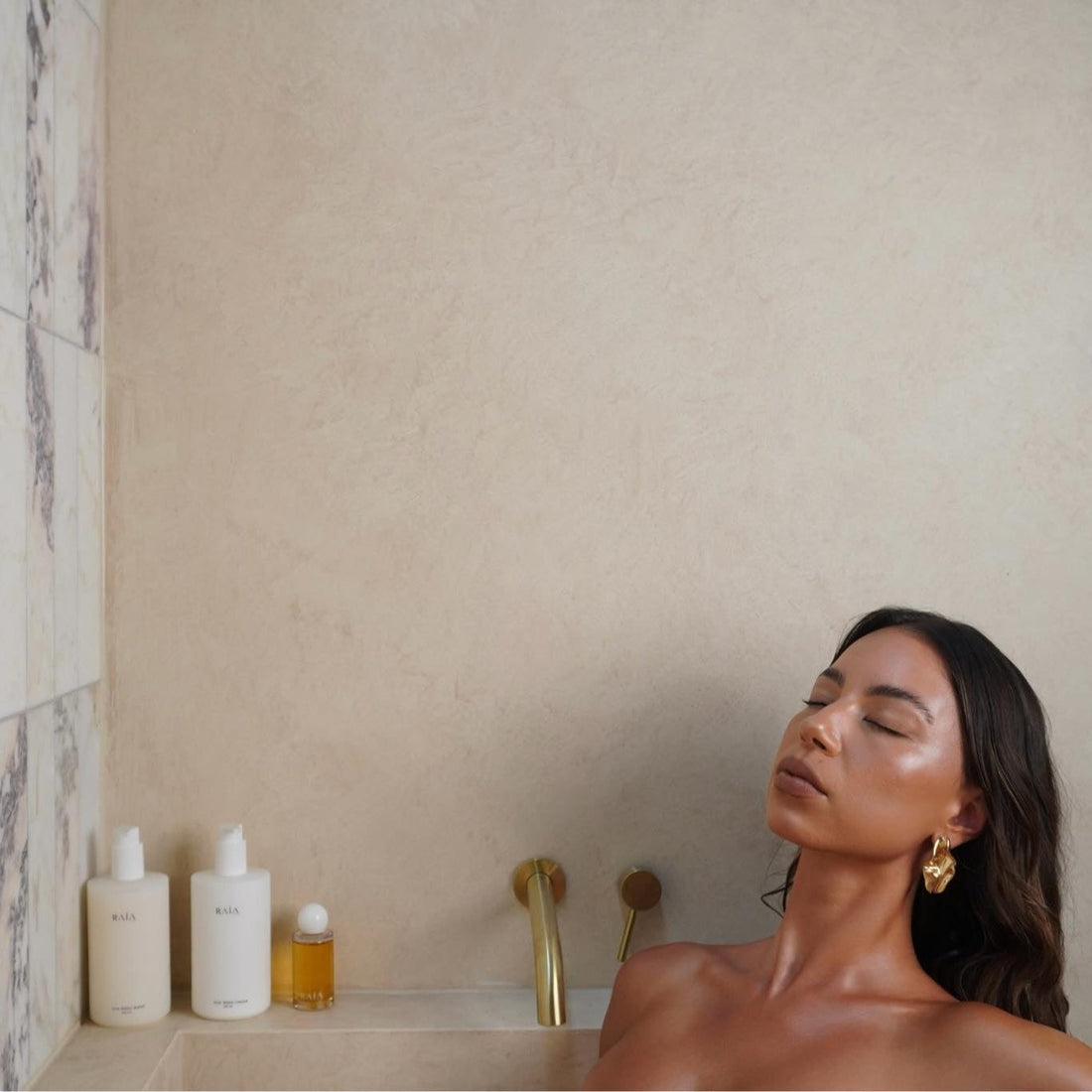 THE ART OF SCENT LAYERING