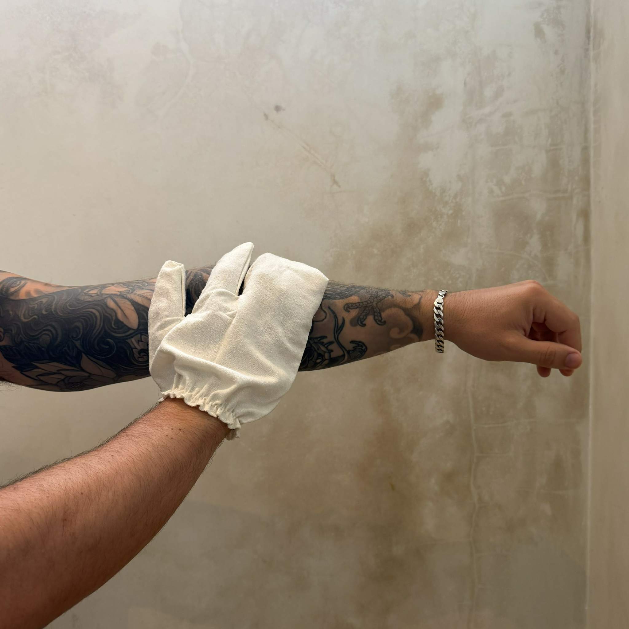 SILK GARSHANA EXFOLIATING GLOVE